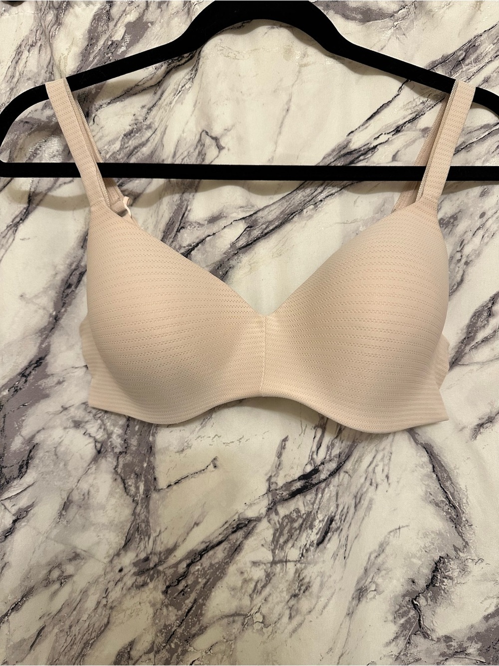 Hanes Light Beige Seamless Molded T-Shirt Bra